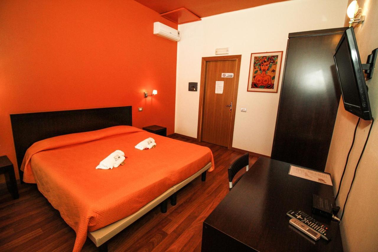 Hotel I Colori SantʼAntìoco Екстериор снимка