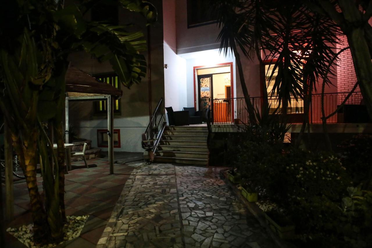 Hotel I Colori SantʼAntìoco Екстериор снимка