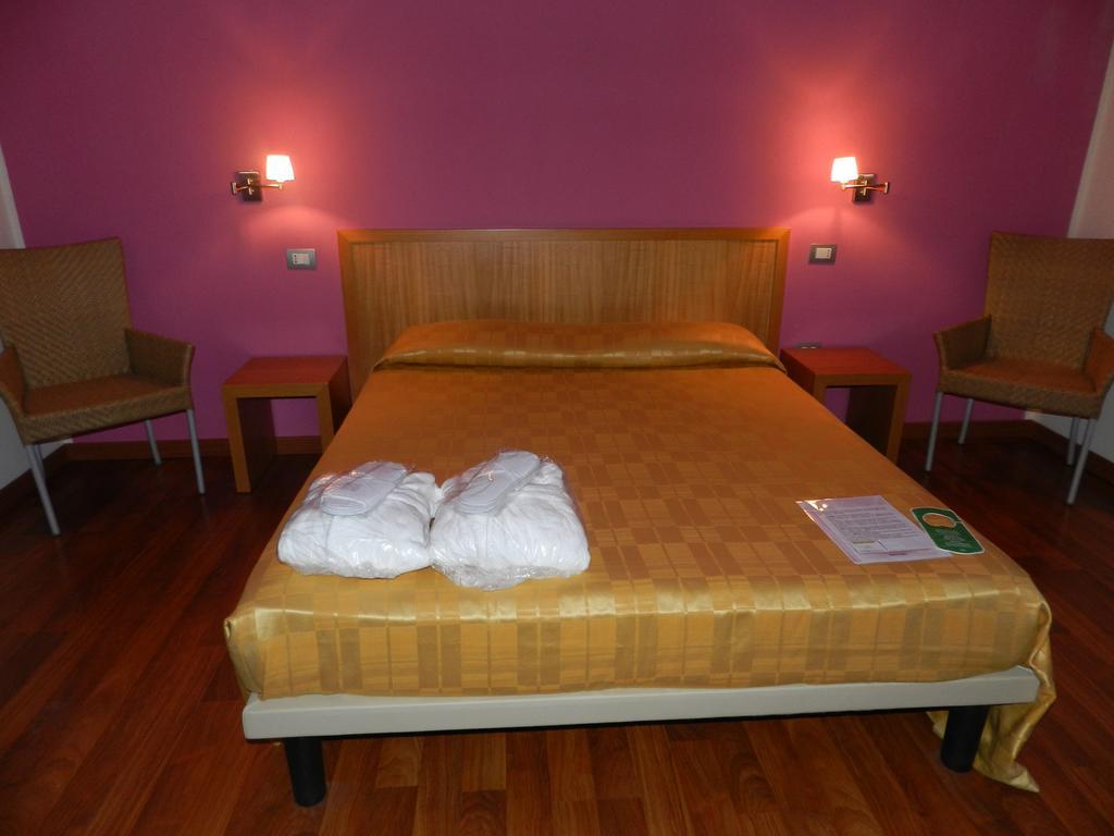 Hotel I Colori SantʼAntìoco Екстериор снимка
