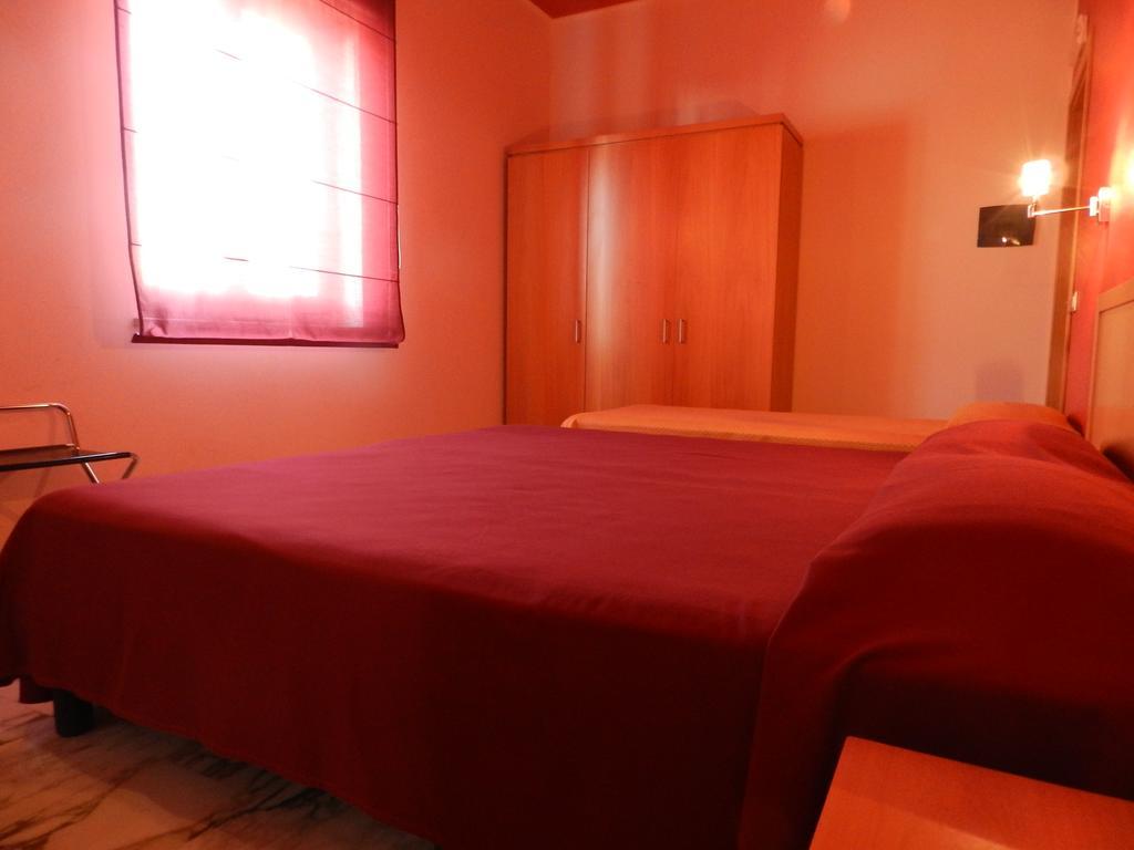 Hotel I Colori SantʼAntìoco Екстериор снимка