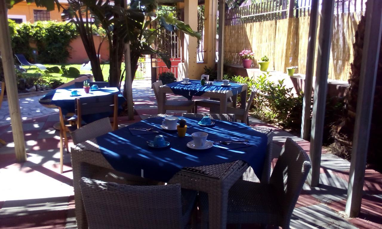 Hotel I Colori SantʼAntìoco Екстериор снимка